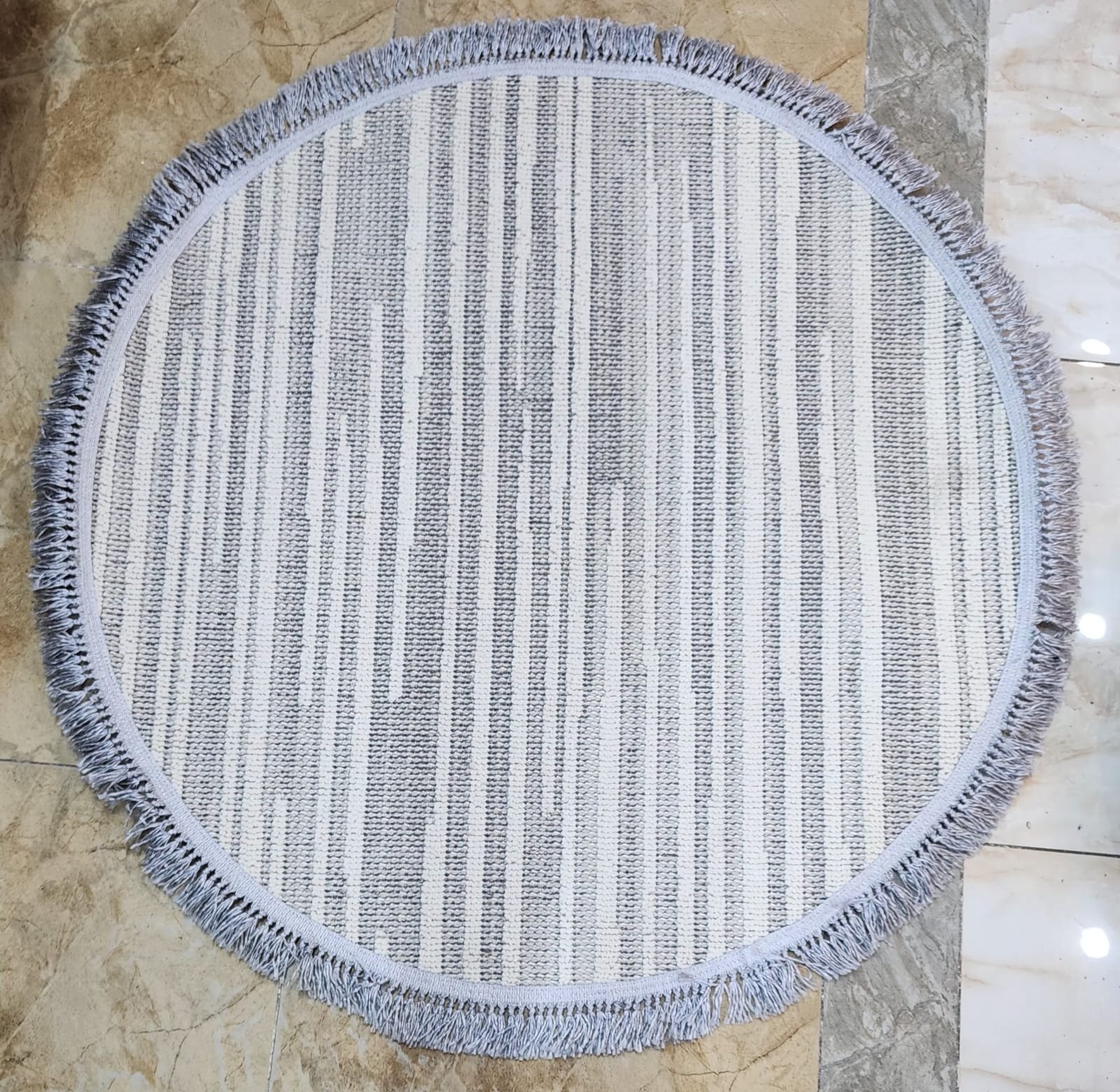 CIRCUAR JUTE CARPET 120 BY 120