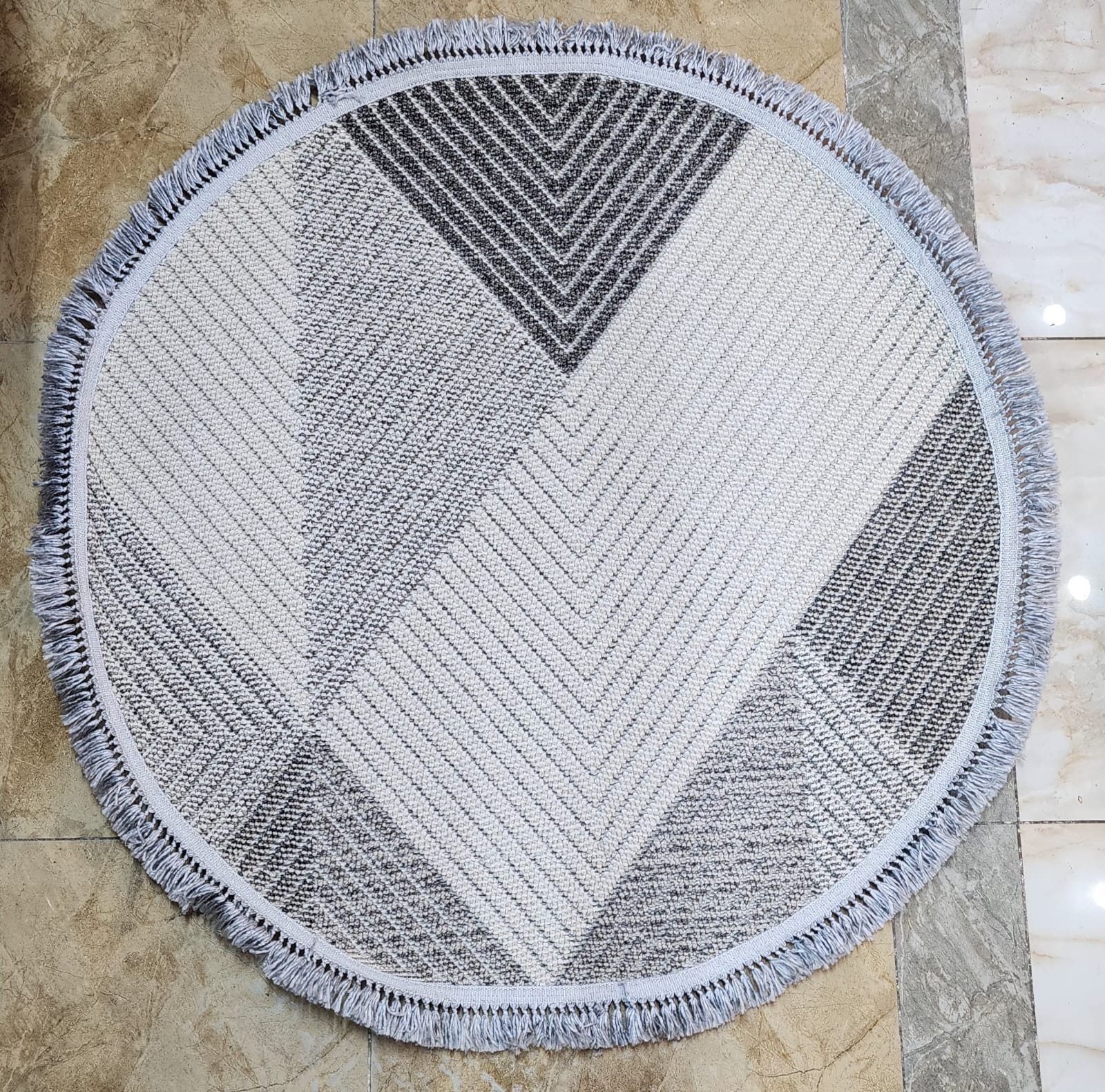 CIRCUAR JUTE CARPET 100 BY 100