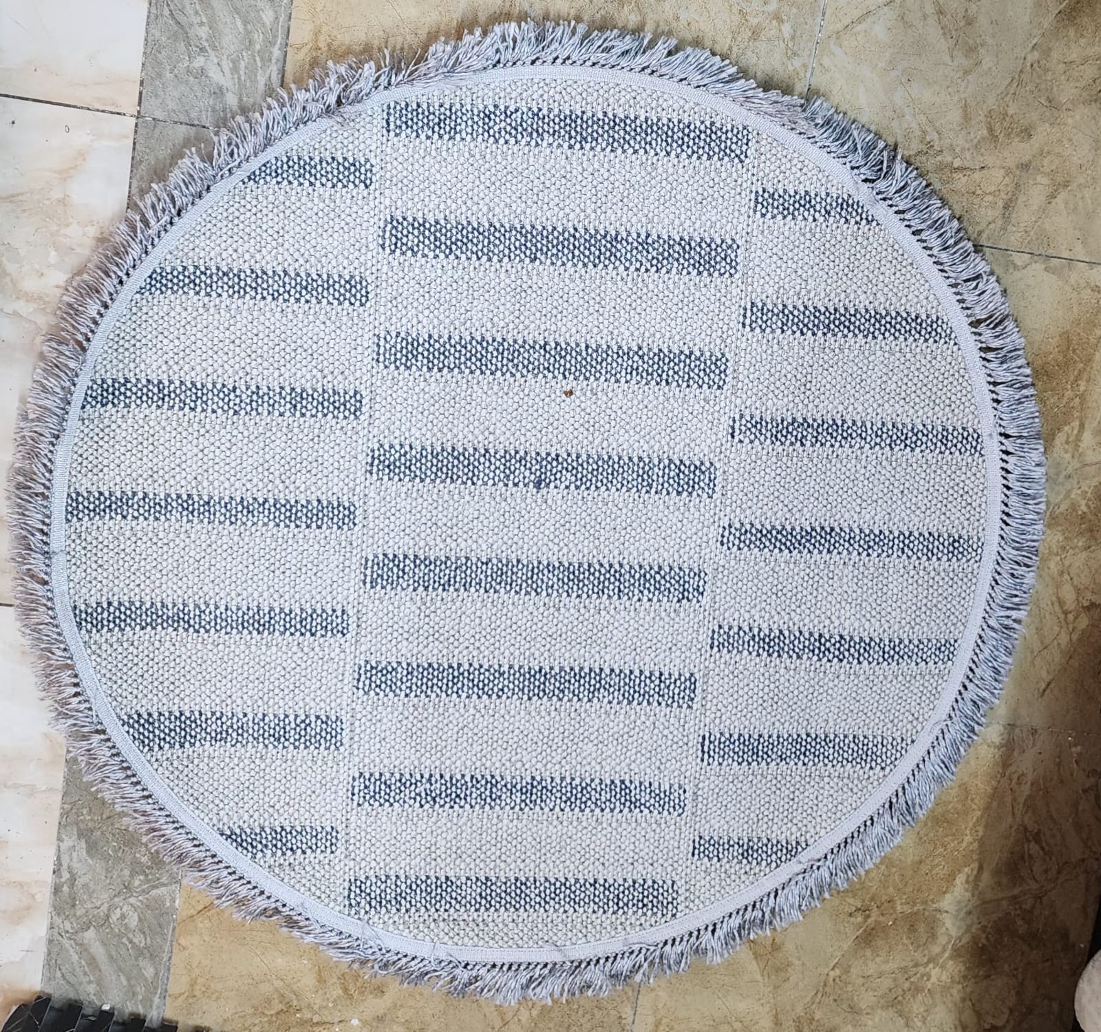 CIRCUAR JUTE CARPET 100 BY 100