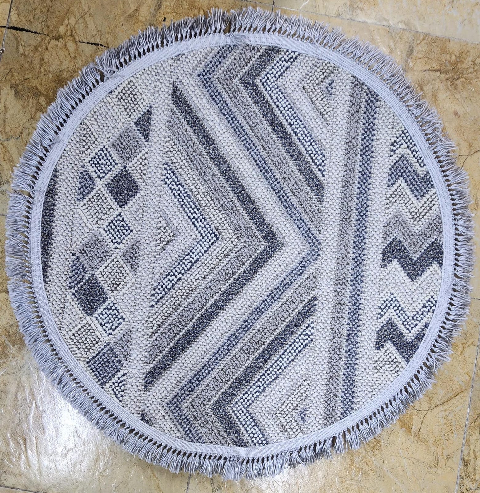 CIRCUAR JUTE CARPET 100 BY 100